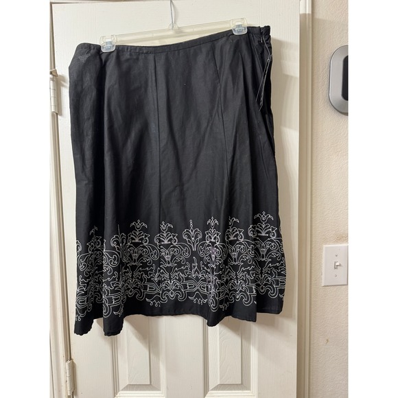 Elementz Dresses & Skirts - Women's plus size flare skirt, black & white stitching side zipper size 1X NWT